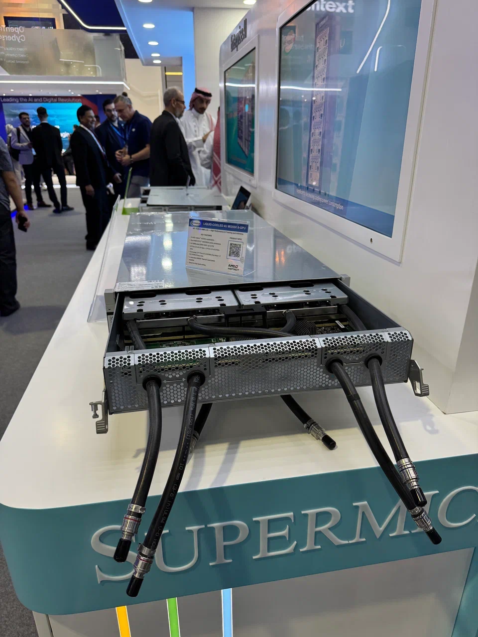 GITEX Global 2025: Dell, Huawei, Cisco, Kaspersky и что еще мы увидели на стендах участников - 15